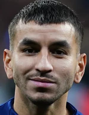 Á. Correa